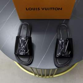 Picture of Louis Vuitton Slippers _SKULVsz39-45hnh0719923